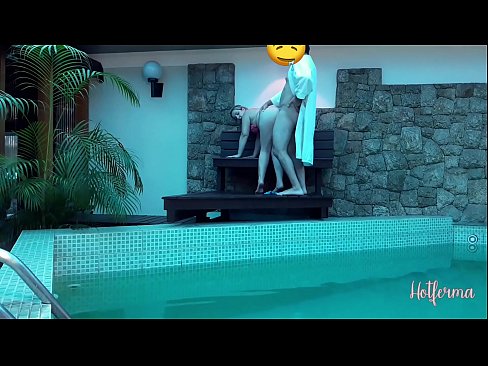 ❤️ El jefe invita a la criada a la piscina, pero no pudo resistirse a una caliente ❤❌ Super sexo en es.123sex.ru ❌️